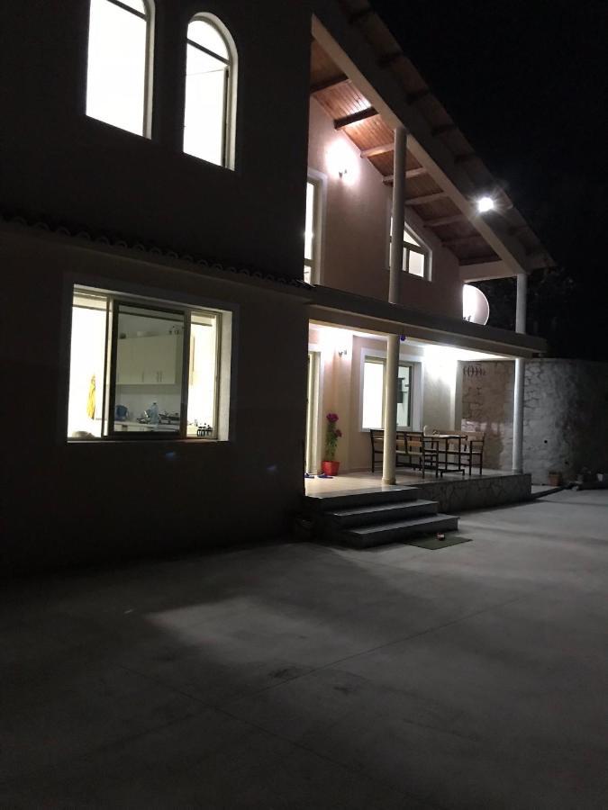 Vila Ama Kruje Panzió Kültér fotó